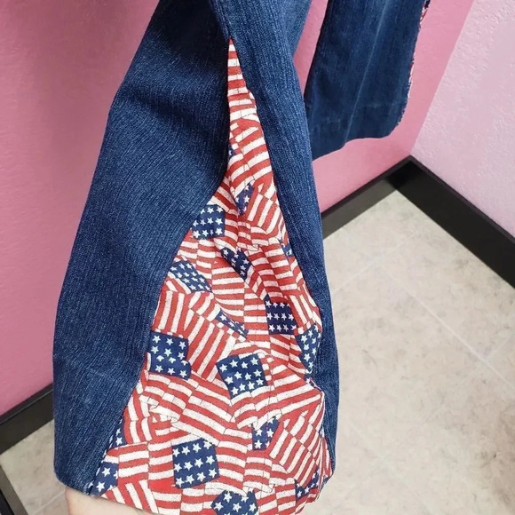 l.e.i Bell Bottom Jeans with Flags Size 5 - Picture 3 of 6